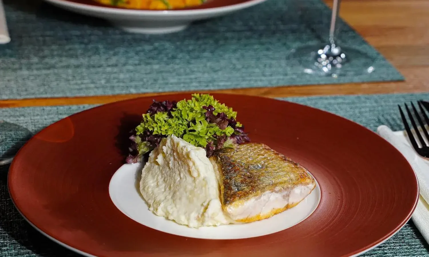 Branzino soffice di patate e terra di olive